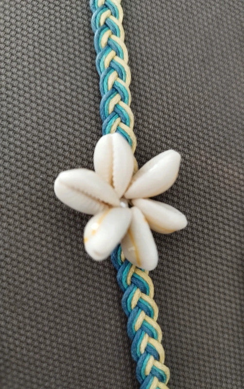 Bracelet fleur coquillages cauris de Tahiti