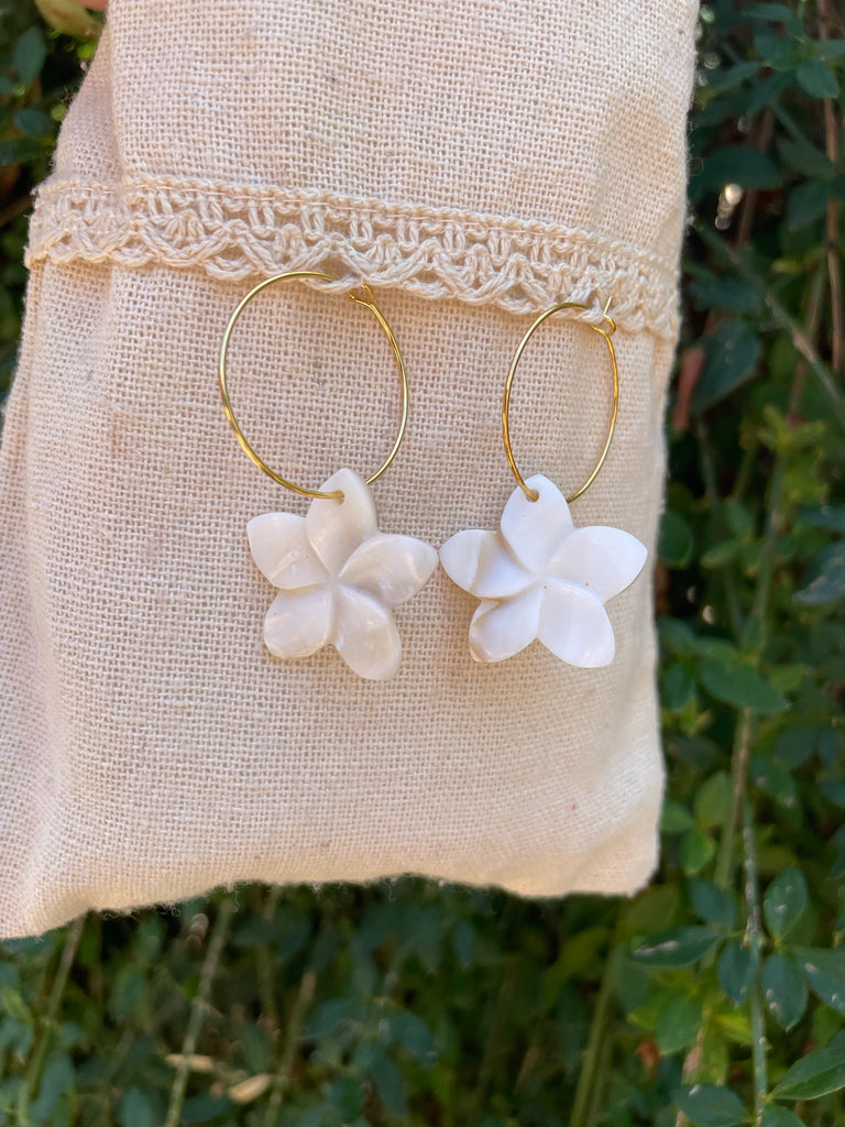 Boucles d'oreilles créoles et Fleur de Tiaré