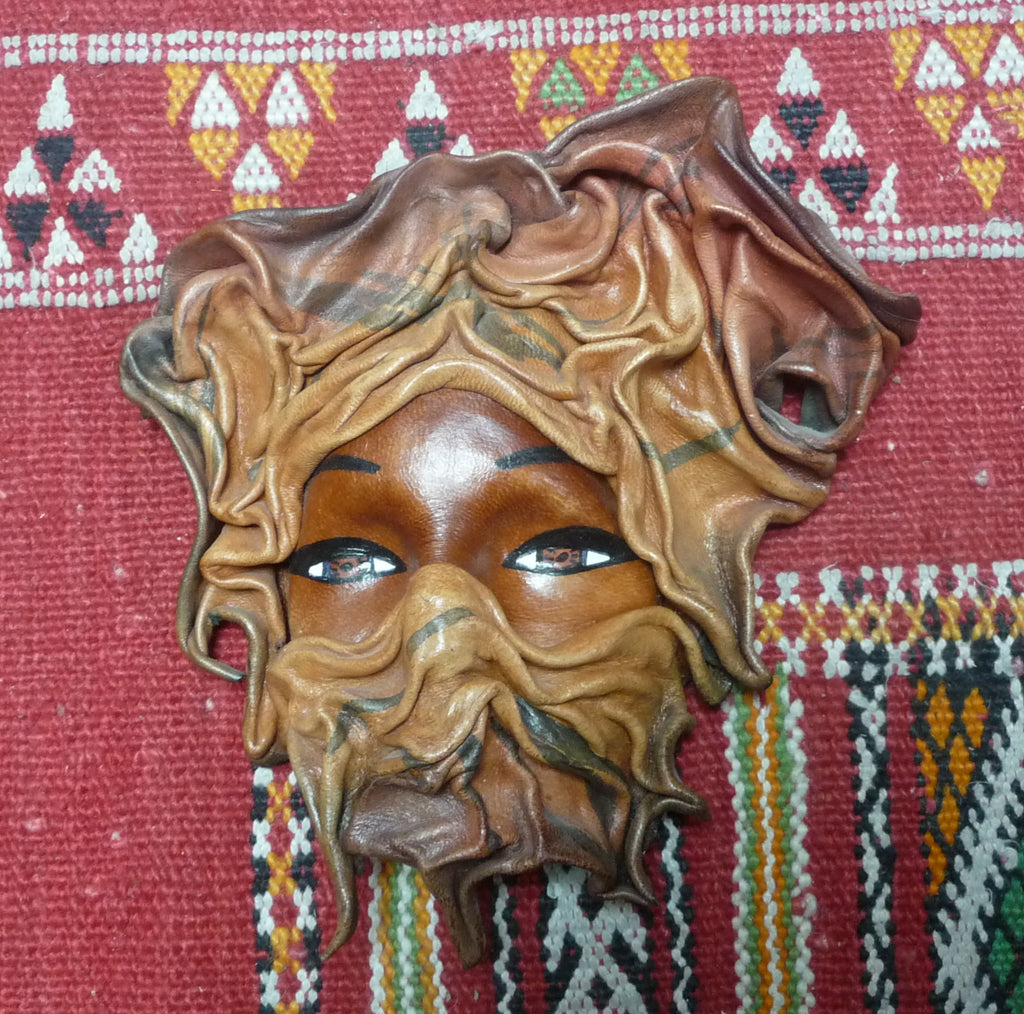 Masque mural vintage en cuir visage femme touareg berbère