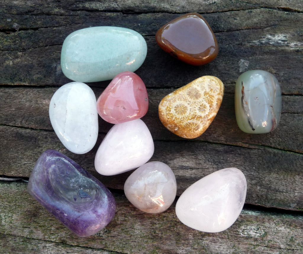 Lot de 10 pierres semi-précieuses (aventurine, améthyste, quartz rose, cristal, labradorite, etc..)