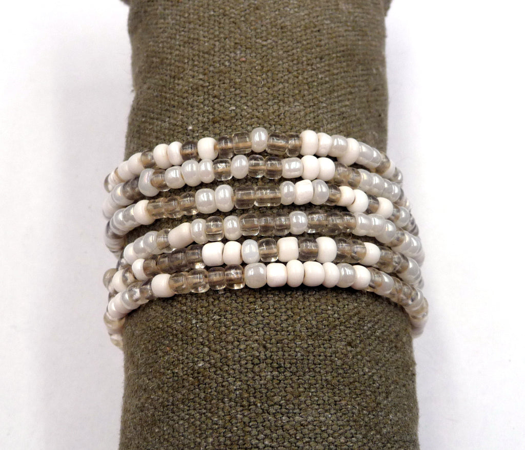 Bracelet Chloé en bois d'acacia et perles de rocaille