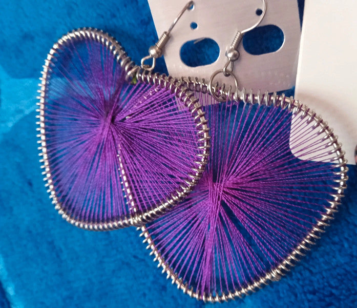 Boucles d'oreilles coeur en fil mauve artisanat du Maroc