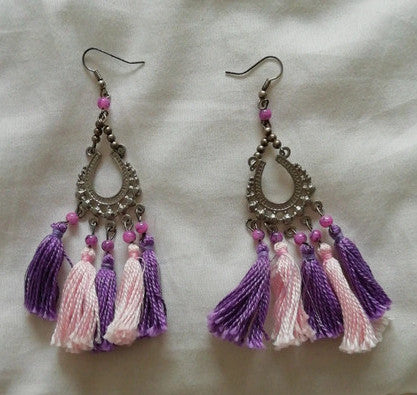 Boucles d'oreilles bohèmes boho chic avec pompons roses et violets - Crochets en argent 925