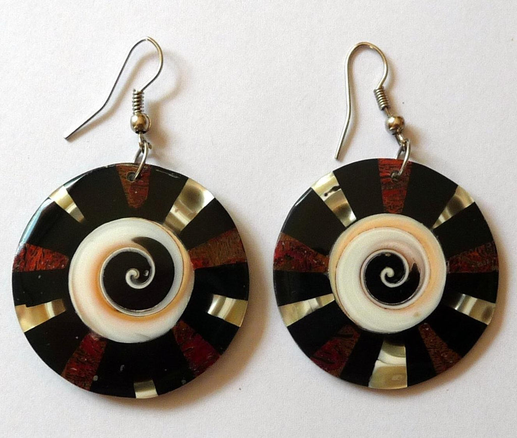 BOUCLES D'OREILLE EN NACRE (ABALONE), CORAIL ET OEIL DE SAINTE-LUCIE