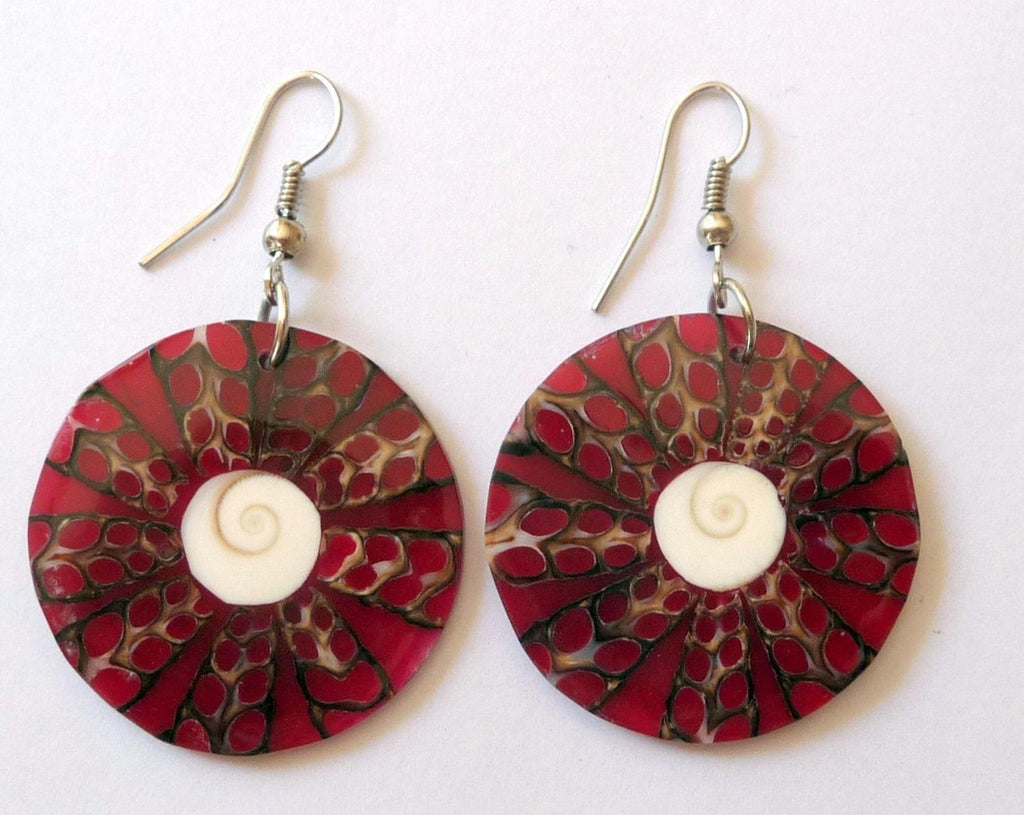 BOUCLES D'OREILLE EN COQUILLAGE ROUGE ET OEIL DE SAINTE-LUCIE
