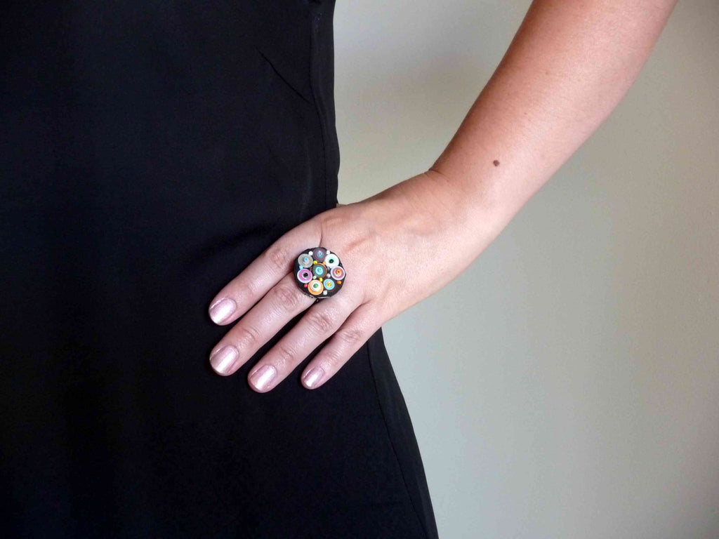 BAGUE EN PERLES ET SEQUINS ARTISANAT BALI