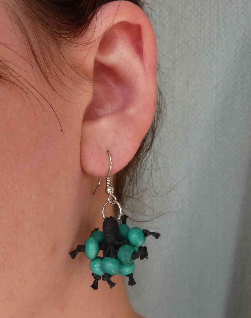 BOUCLES D'OREILLE EN BOIS PEINT BLEU TURQUOISE ET CUIR