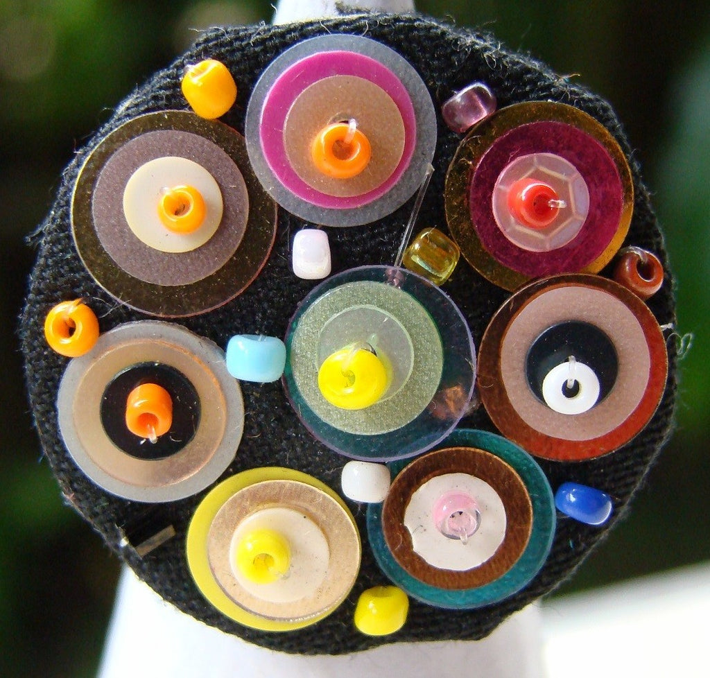 BAGUE EN PERLES ET SEQUINS ARTISANAT BALI