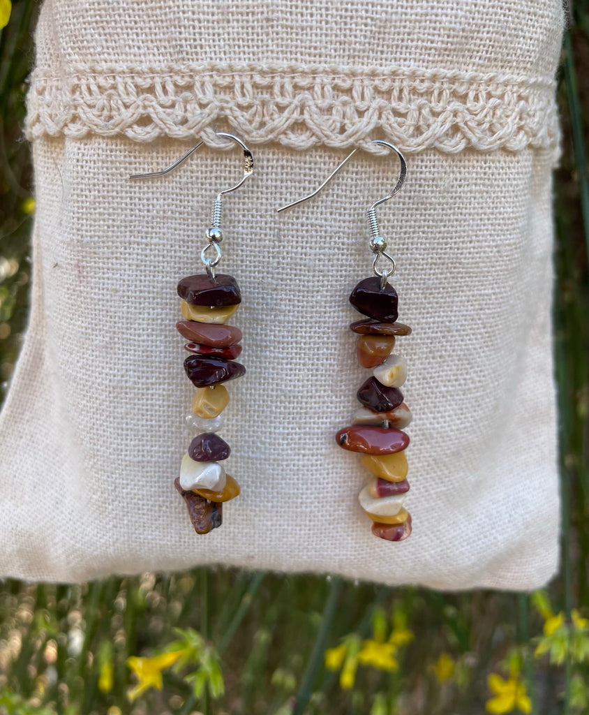 Boucles d'oreilles pendantes en Jaspe Mokaïte ou Mookaite - perles forme chips