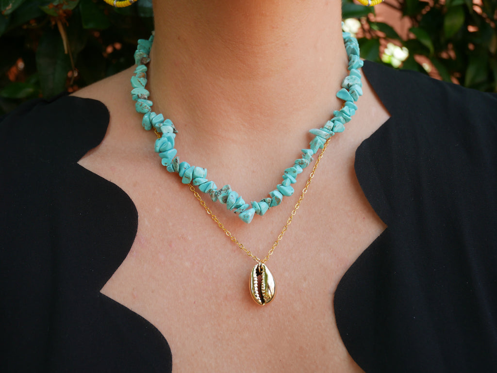 Collier en coquillage Cauri et perles en Howlite Turquoise