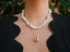 Collier en coquillage Cauri et perles en Howlite blanche