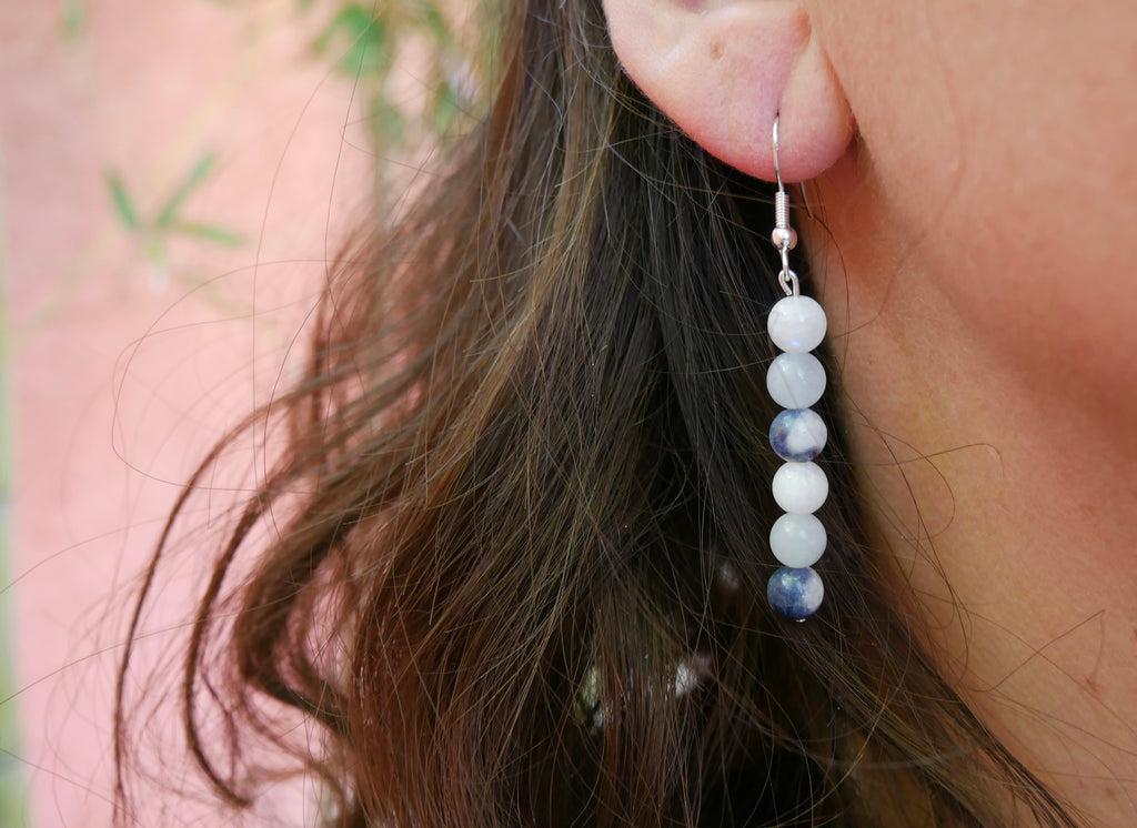 Boucles d'oreilles pendantes "Triple Protection" Pierre de Lune, Sodalite et Aigue Marine