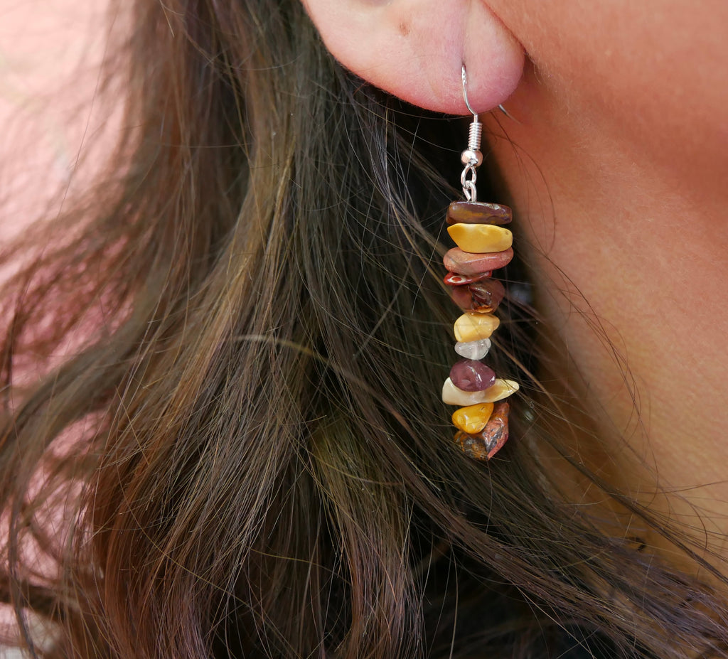 Boucles d'oreilles pendantes en Jaspe Mokaïte ou Mookaite - perles forme chips