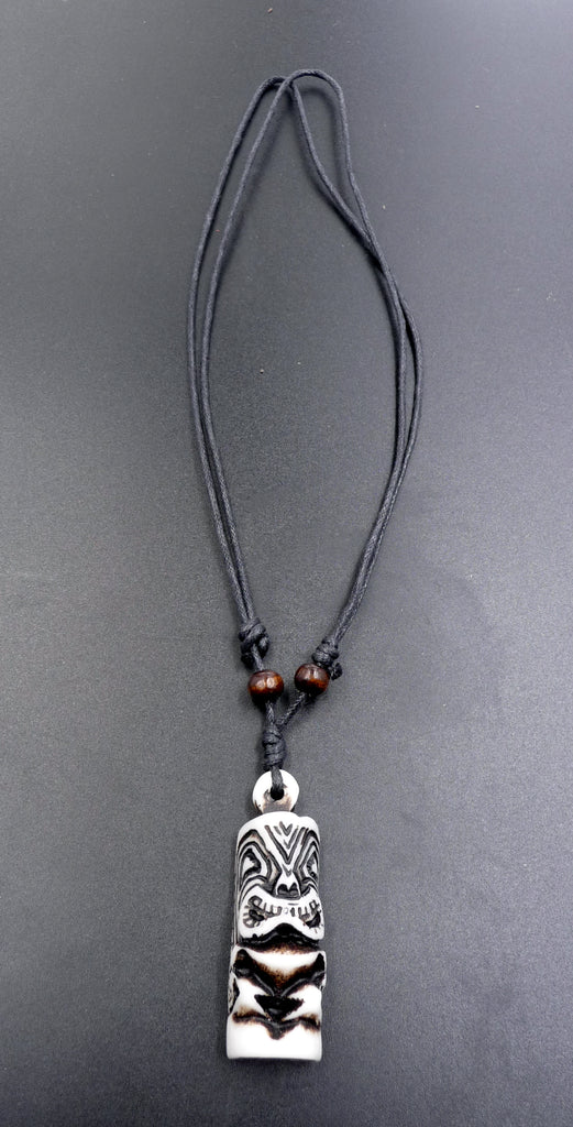 Collier mixte avec pendentif Tiki noir et blanc - bijou maori Hawai