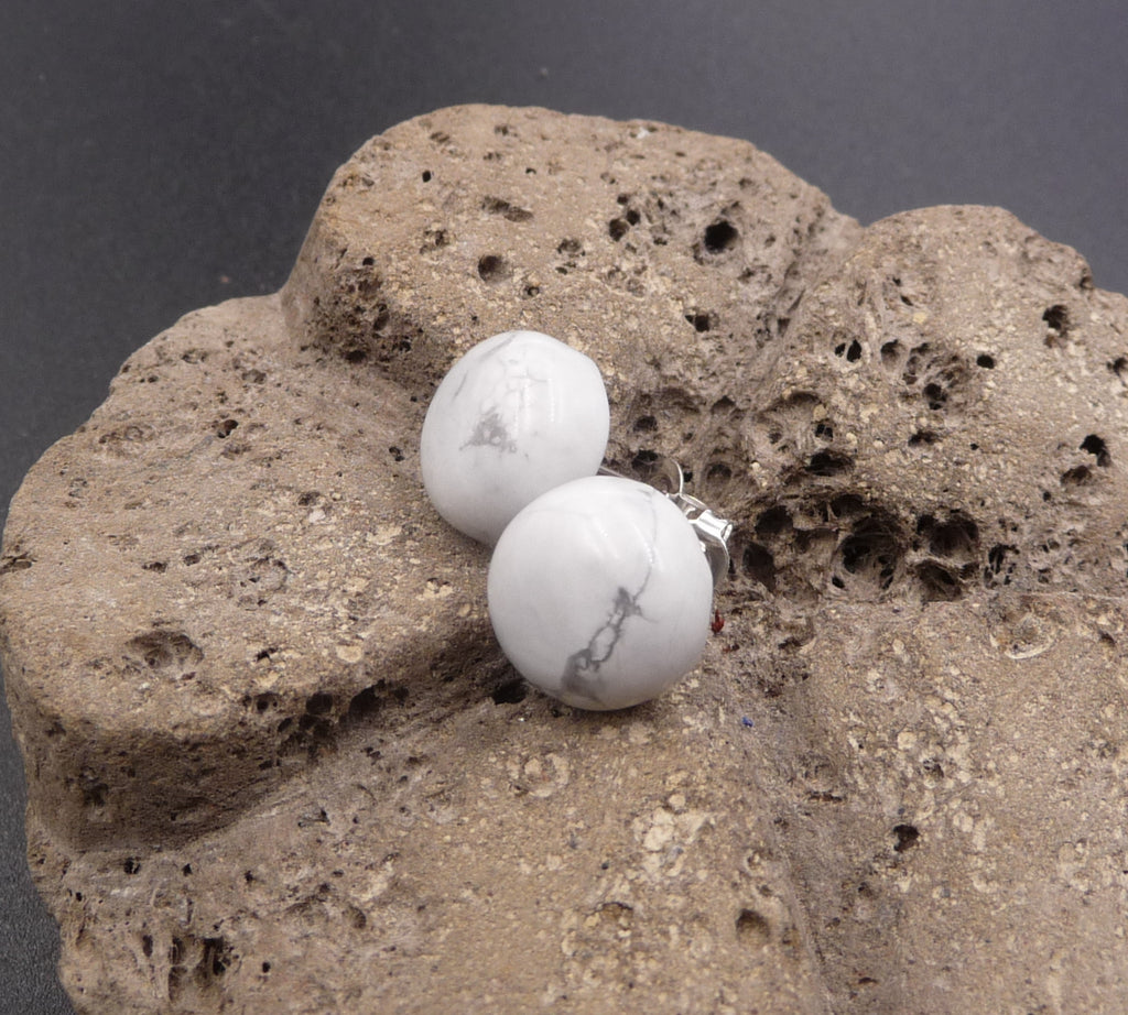 Boucles d'oreilles Clous en Howlite Blanche