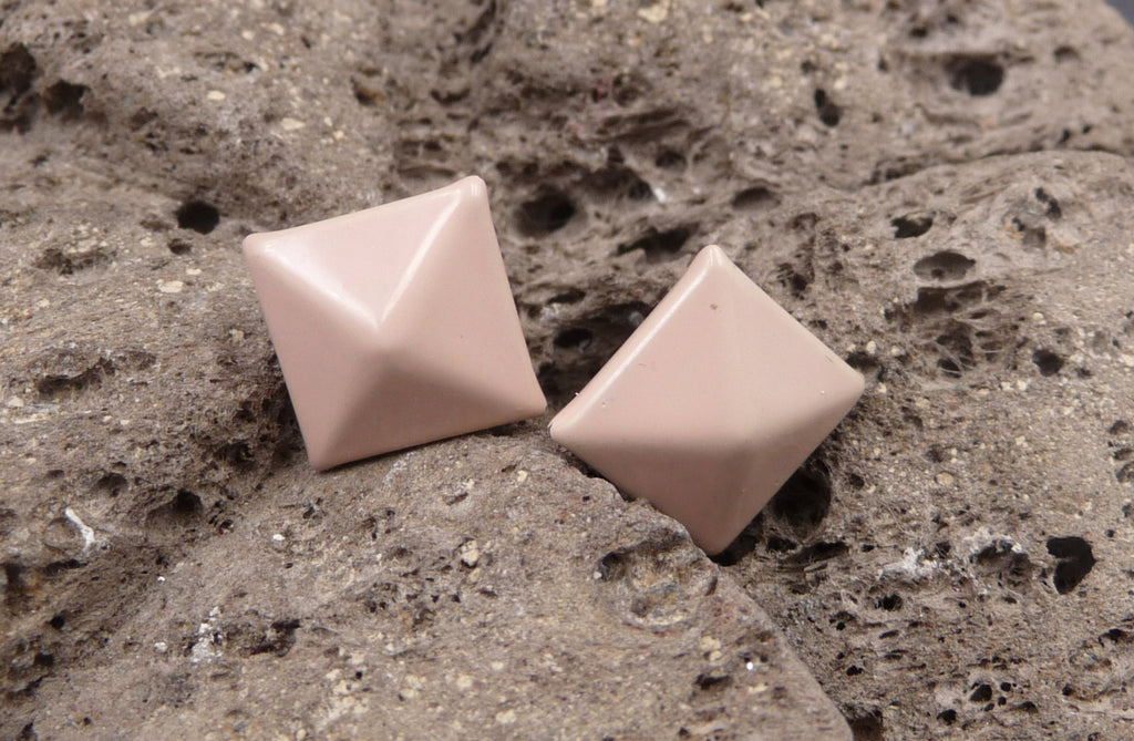 Boucles d'oreilles clous rose nacré