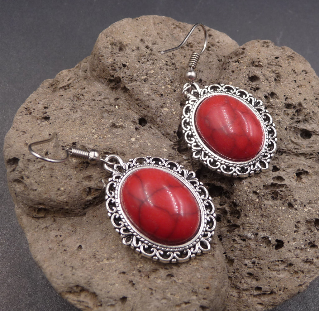 Boucles d'oreilles ethniques orientales en howlite rouge artisanat Maroc