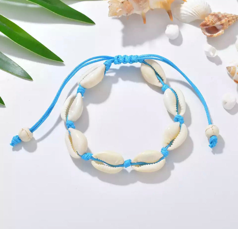 Chaîne de cheville bleue avec coquillages cauris