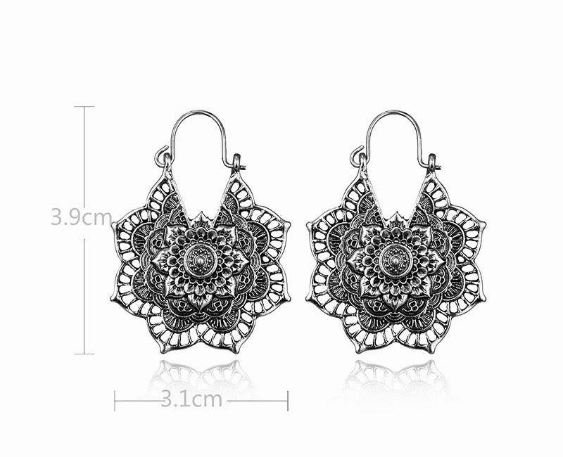 Boucles d'oreilles bohèmes en dentelle d'argent modèle Lotus