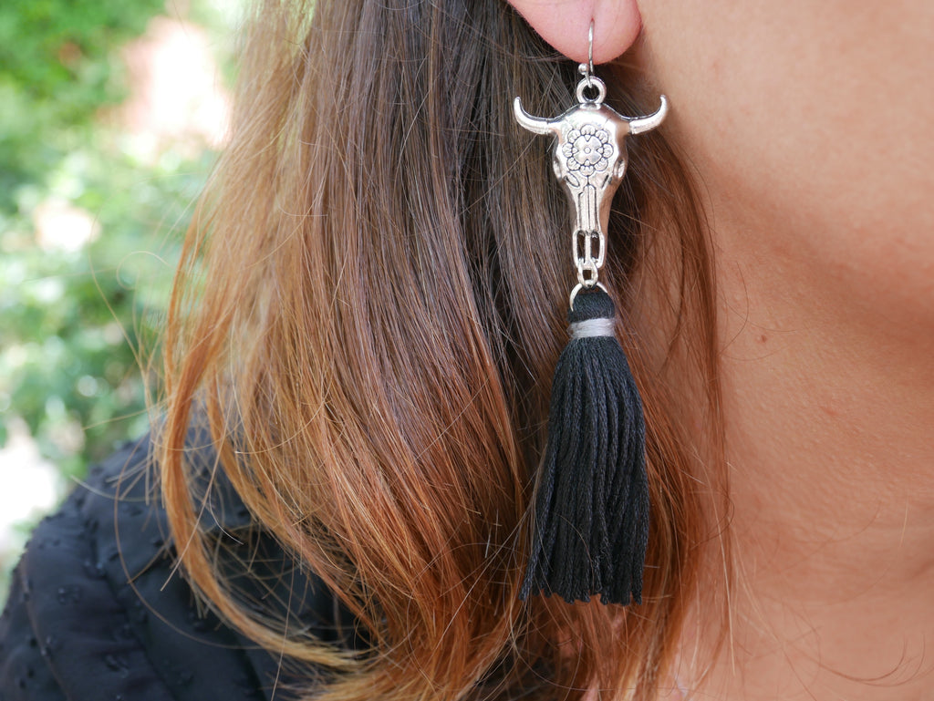 Boucles d'oreilles bohèmes tête de Buffle et pompons