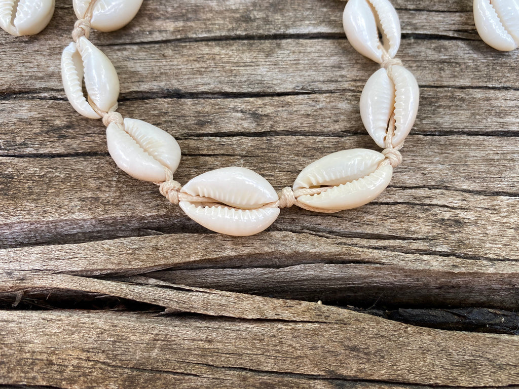 Bracelet Africain beige avec coquillages cauris