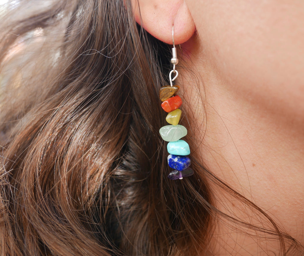 Boucles d'oreilles pendantes 7 chakras, pierres forme chips