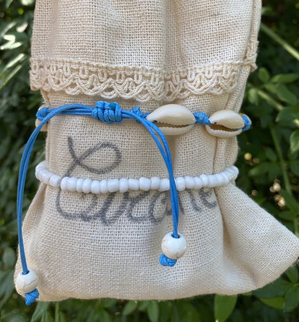 Chaîne de cheville bleu turquoise en coquillages Cauris et tortue de mer