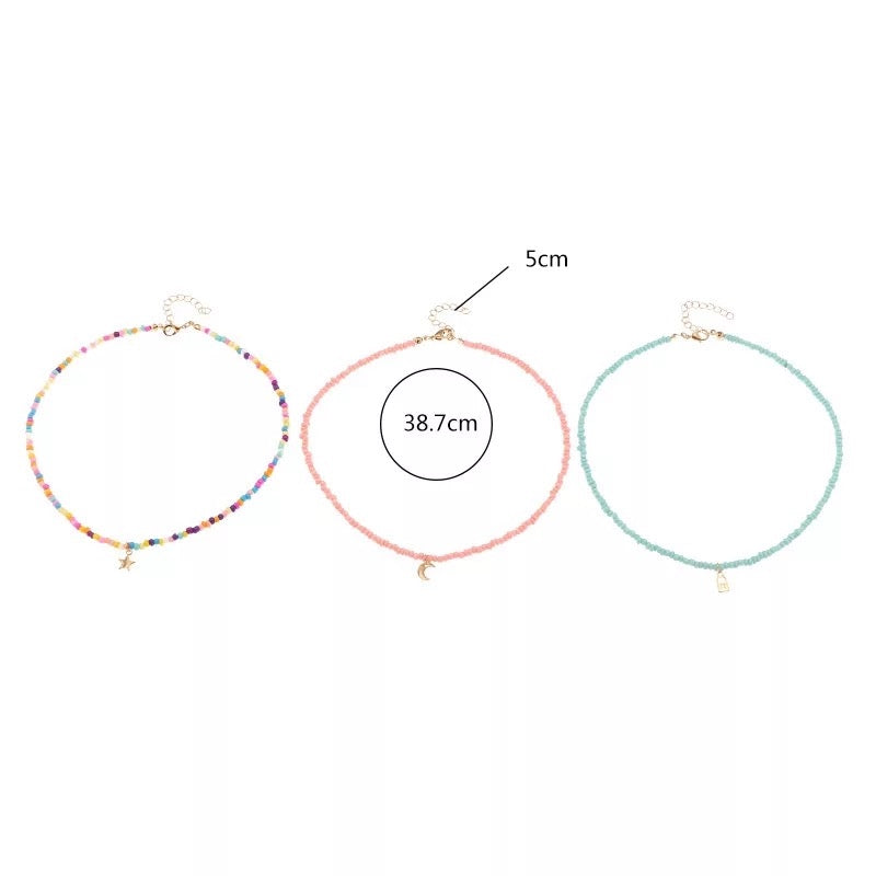 Ensemble de 3 colliers en perles. Vert d’eau, multicolore et rose