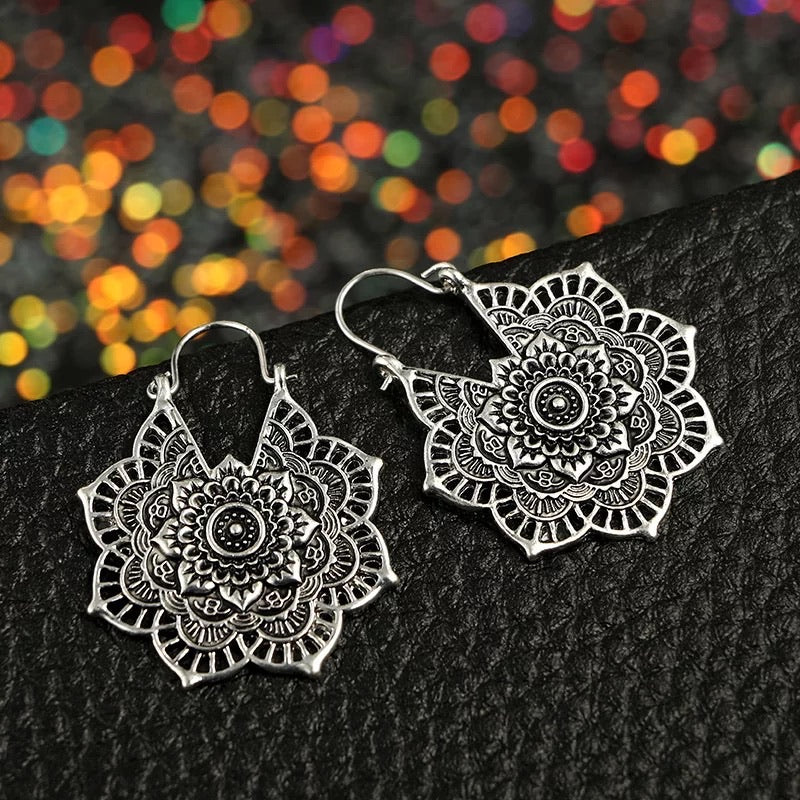 Boucles d'oreilles bohèmes en dentelle d'argent modèle Lotus