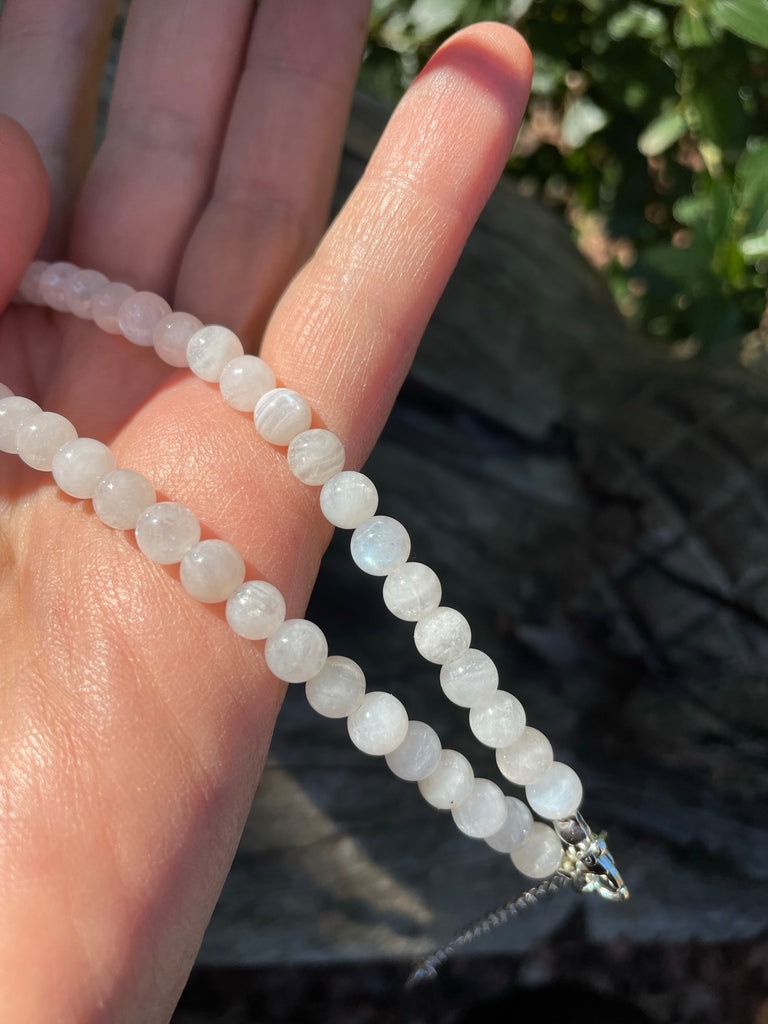 Collier / Ras de cou en Pierre de Lune. Perles de 6 mm.