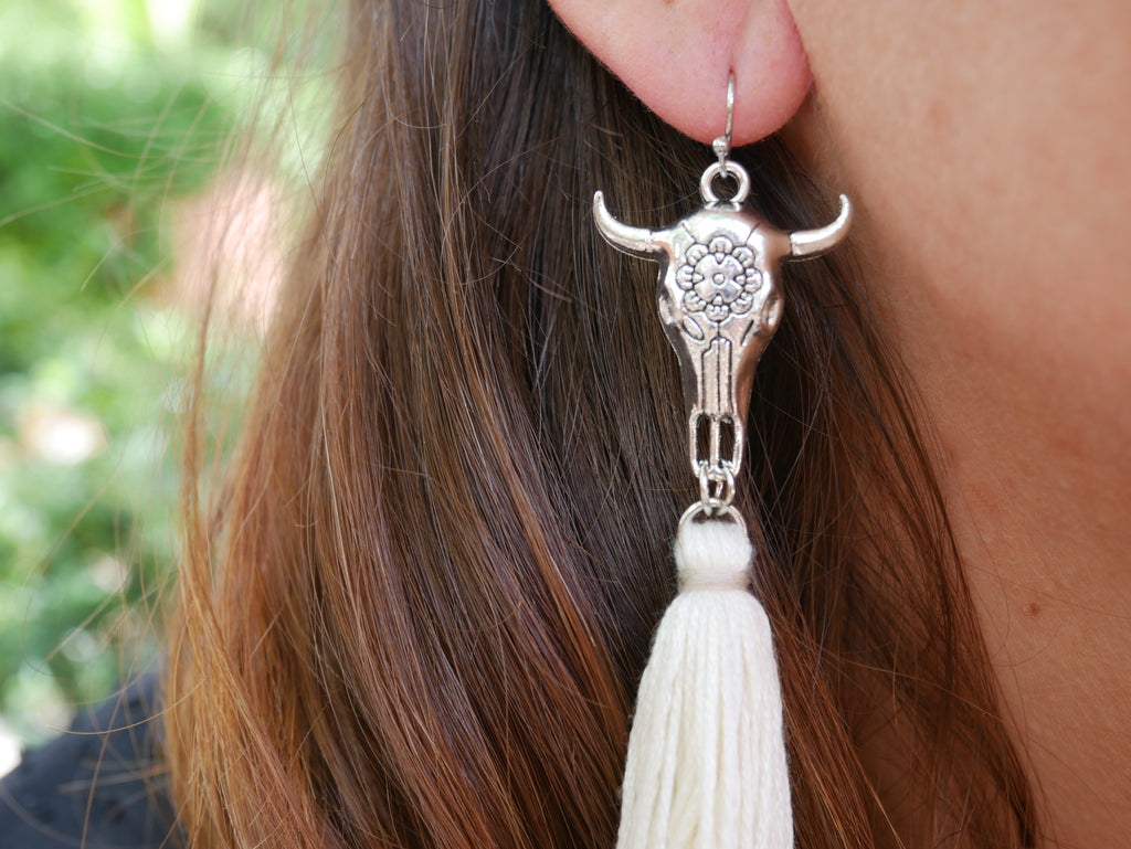 Boucles d'oreilles bohèmes tête de Buffle et pompons