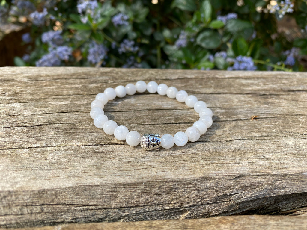 Bracelet en Pierre de Lune et breloque bouddha argentée 6 mm- Pierre de la féminité