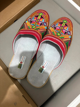 Babouches Berbères en peau de Chèvre avec broderies traditionnelles Pointure 41 - Artisanat du Maroc