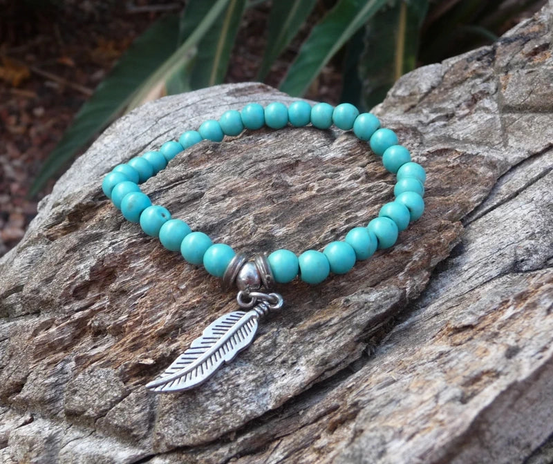 Bracelet en Howlite Turquoise + breloque plume Amérindienne