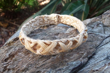 Bracelet Tahitien tressé avec coquillage cauri