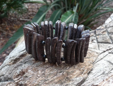 Bracelet ethnique en bois de cocotier naturel artisanat Bali