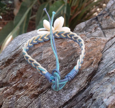 Bracelet fleur coquillages cauris de Tahiti