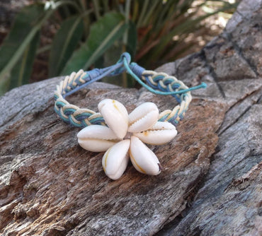 Bracelet fleur coquillages cauris de Tahiti