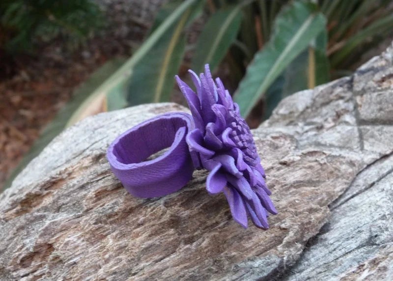 Bague Vintage en cuir marguerite fleur violette taille réglable