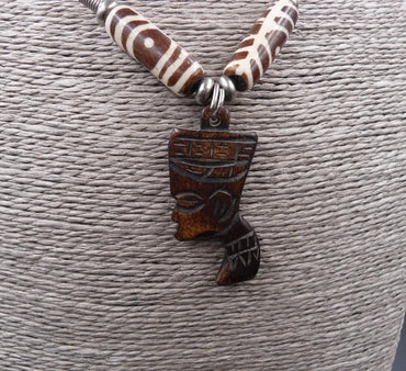 Collier Tête Africaine en os de buffle gravé - Artisanat de Côte d'Ivoire