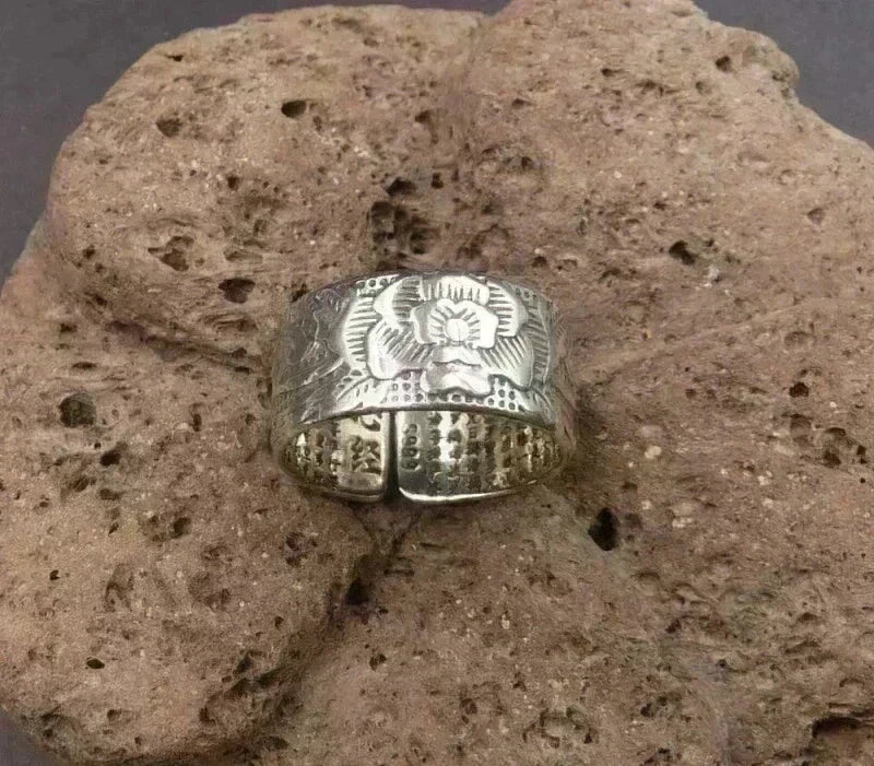 Bague Bouddhiste Tibétaine en argent 999 Fleur de Lotus et Sutra du Coeur
