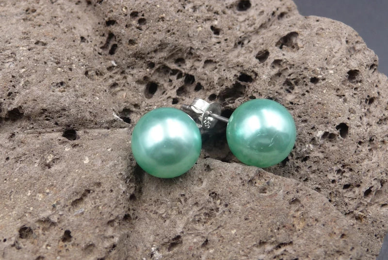 Boucles d’oreilles clous en Argent 925 – Perle d’eau douce verte