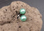 Boucles d’oreilles clous en Argent 925 – Perle d’eau douce verte