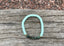 Bracelet élastique de lithothérapie en Turquoise Africaine foncée et perles Heishi