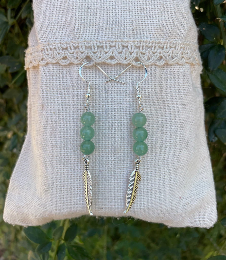 Boucles d'oreilles 3 boules en Aventurine naturelle et breloque plume