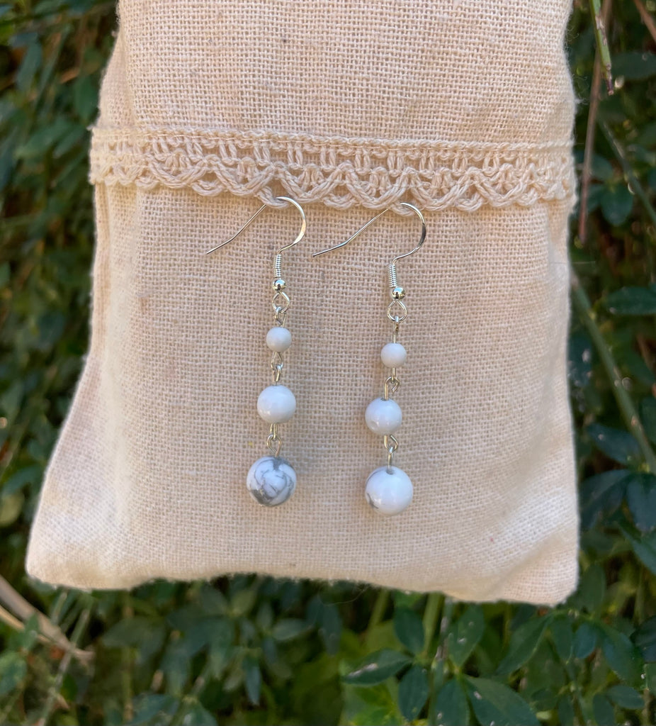 Boucles d'oreilles 3 boules en Howlite naturelle