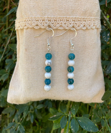 Boucles d'oreilles pendantes en Howlite et Apatite naturelle