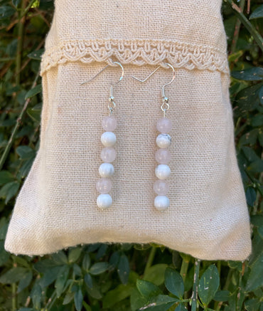 Boucles d'oreilles pendantes en Howlite et Quartz Rose
