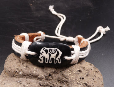 Bracelet ethnique en cuir avec éléphant gravé - bijou Maori