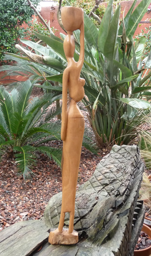 Statue porteuse d'eau en bois de rose deux tons de bois